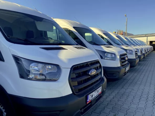 Ford Transit - wynajem busów i samochodów dostawczych