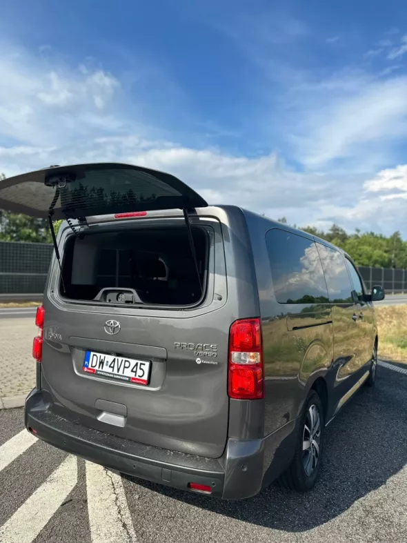 Toyota Proace – wynajem samochodów dostawczych