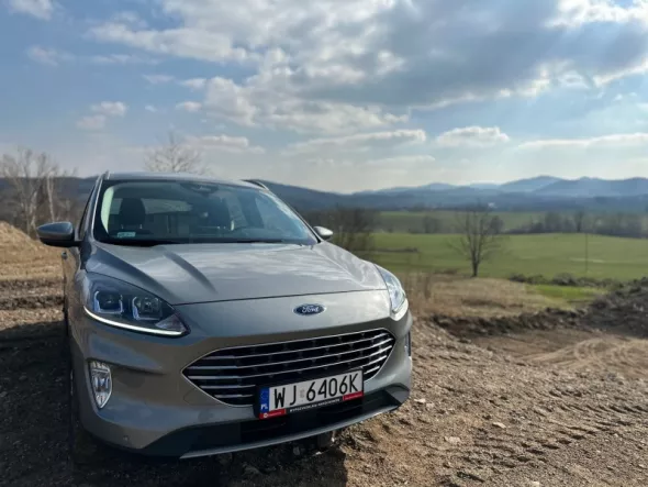 Ford Kuga - wypożyczalnia samochodów osobowych