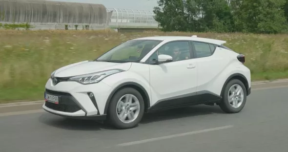 toyota c hr hybrid wypożyczalnia samochodów