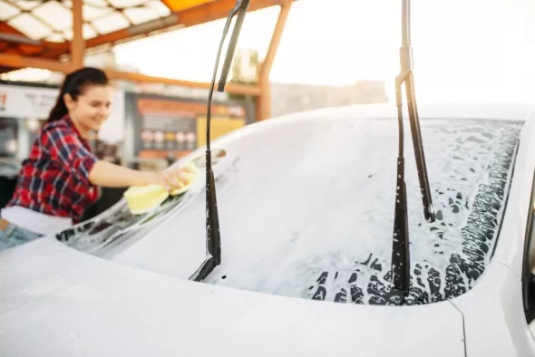 Jak myć auto na myjni ręcznej?