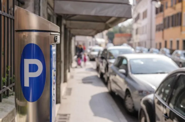 Parkomat w centrum miasta, czyli jak działa strefa płatnego parkowania w Szczecinie?