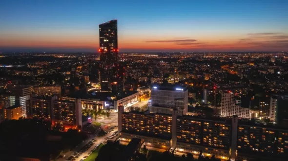 Nocna panorama Wrocławia - widok na Sky Tower