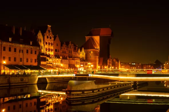 The city of Gdańsk at night