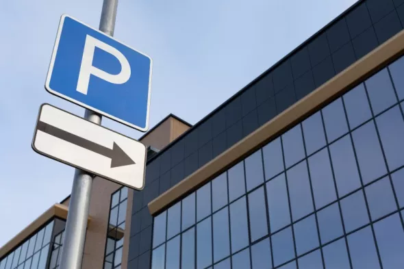 Katowice darmowy parking zajęty? Wypróbuj tanie i bezpieczne miejsca postojowe!