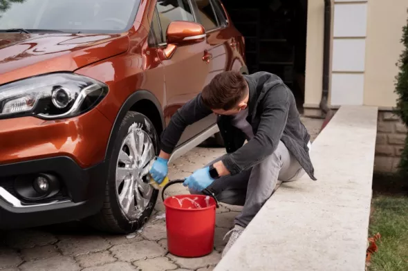 Mycie auta na posesji – Kiedy można dostać mandat?