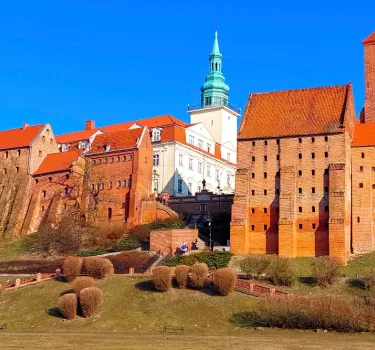 Spichrze nad Wisłą to największe atrakcje w Grudziądzu – co jeszcze warto zobaczyć i gdzie poczuć klimat miasta?
