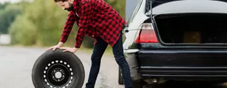 Przebita opona w aucie. Jak to możliwe?