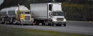 Zakaz wyprzedzania dla ciężarówek – od kiedy obowiązuje?