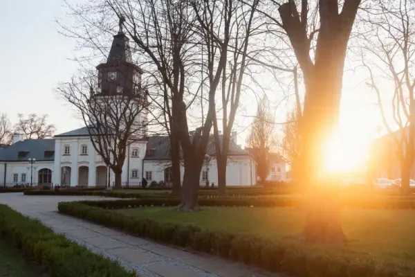Wynajem samochodów Siedlce – widok na Stary Ratusz, obecnie Muzeum Regionalne
