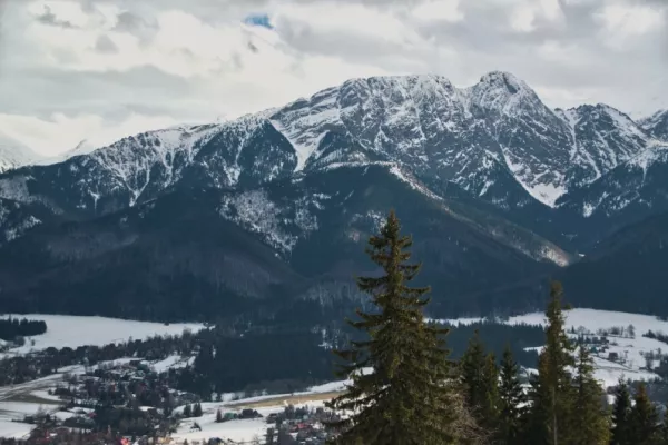 Zakopane zimową porą. Widok na Giewont