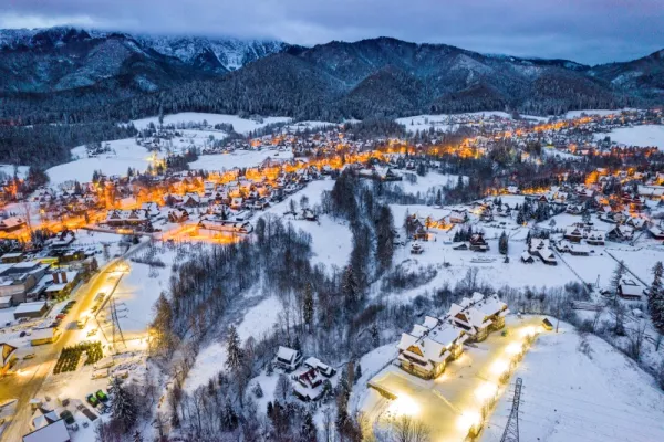 Zakopane, Widok na Tatry i miasto w dolinie