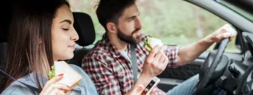 Jedzenie na podróż - jakie przekąski sprawdzą się w samochodzie?