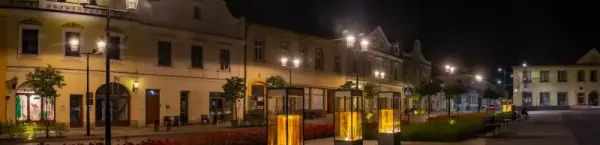 Panorama starego miasta w Bochni nocą