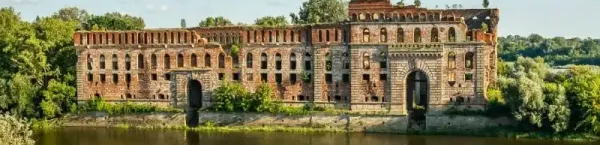 Spichlerz Twierdzy Modlin latem w Nowym Dworze Mazowieckim