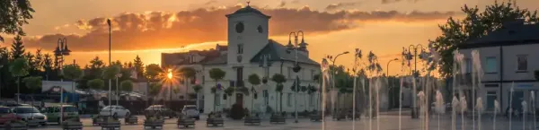 Piaseczno - rynek o zachodzie słońca