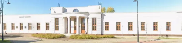 Radomsko - widok na budynek dworca PKP