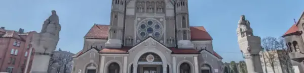 Frontowa ściana kościoła św Pawła Apostoła w Rudzie Śląskiej