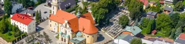 Tychy z lotu ptaka w piękny, słoneczny dzień. Najpopularniejsze miejsca, budynki, architektura i obiekty w mieście