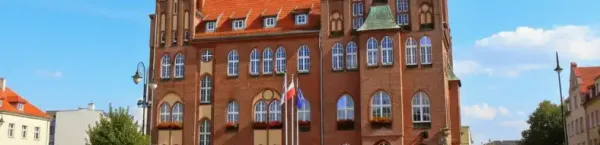 Września - ściana frontowa budynku ratusza