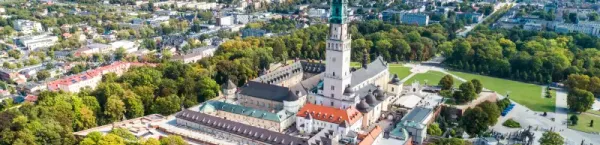 צ'נסטוחובה - מנזר יאסנה גורה והפנורמה של העיר ברקע