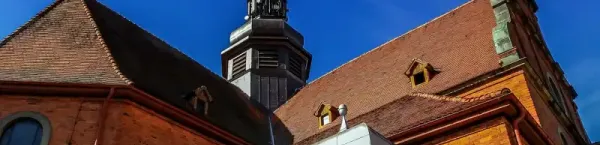 Kościerzyna miasto w północnej Polsce, w województwie pomorskim - główna elewacja kościoła-TOP