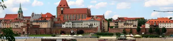 Toruń - panorama miasta od strony rzeki